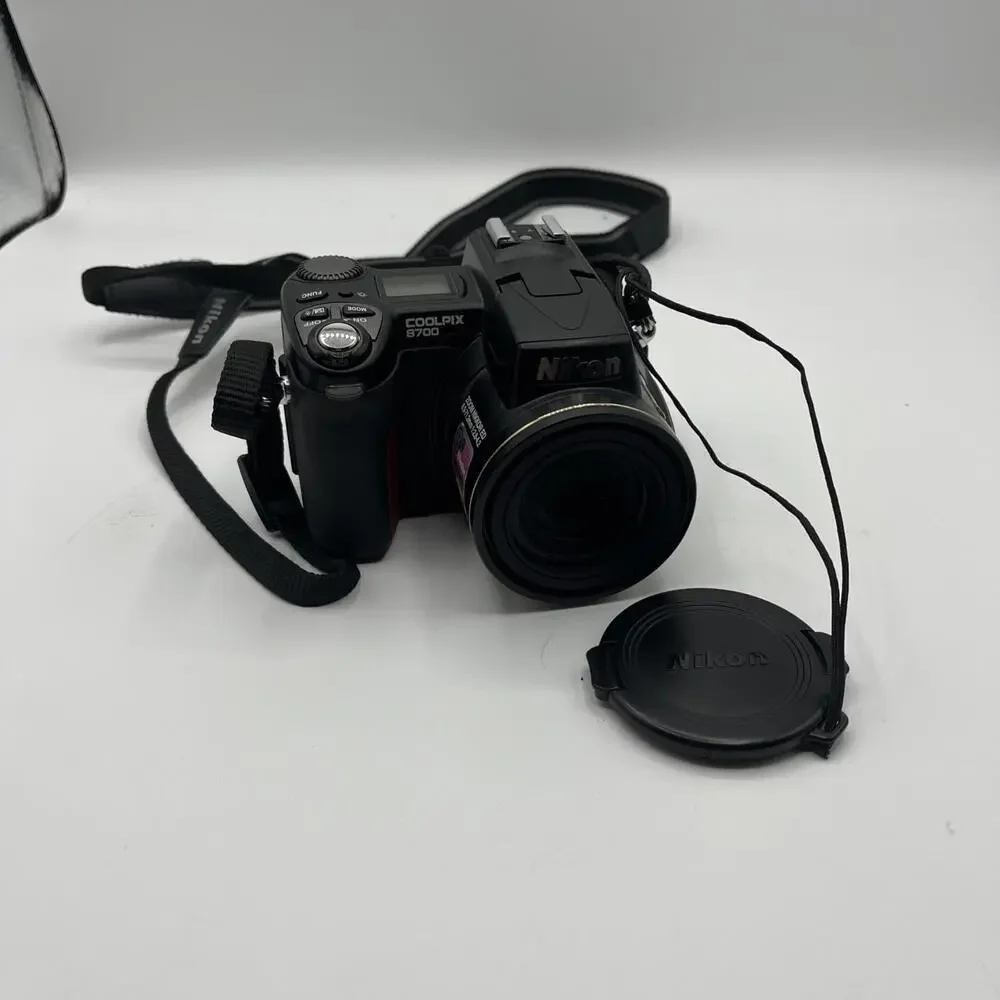 Nikon COOLPIX 8700 8.0MP Digital Camera - Black Untested With Case